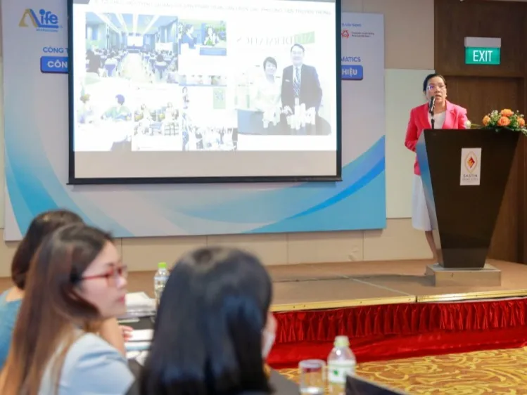 Bà Phạm Thị Thủy Tiên, Chủ tịch HĐQT Công ty Cuộc sống Quốc tế, thông báo về việc gia hạn quyền sở hữu trí tuệ đến năm 2033
