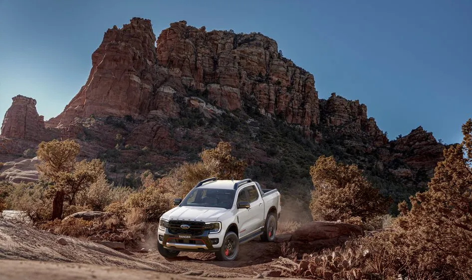 Ford Việt Nam ra mắt hai phiên bản sản phẩm mới Ranger Stormtrak và Everest Platinum