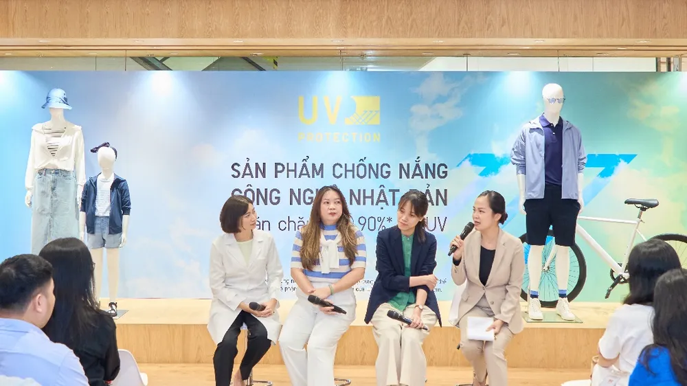 Từ trái qua: Bác sĩ CKII Vương Thế Bích Thanh, giảng viên Bộ môn Da liễu Đại học Y Dược TPHCM; chị Nguyễn Thị Bảo Thạch, Trưởng phòng Đào tạo nhóm Mỹ phẩm, nhãn hàng chống nắng ANESSA; chị Tống Kim Ngân, Giám đốc Marketing Việt Nam và MC Thái Minh Châu tại sự kiện tìm hiểu về sản phẩm chống nắng công nghệ Nhật Bản