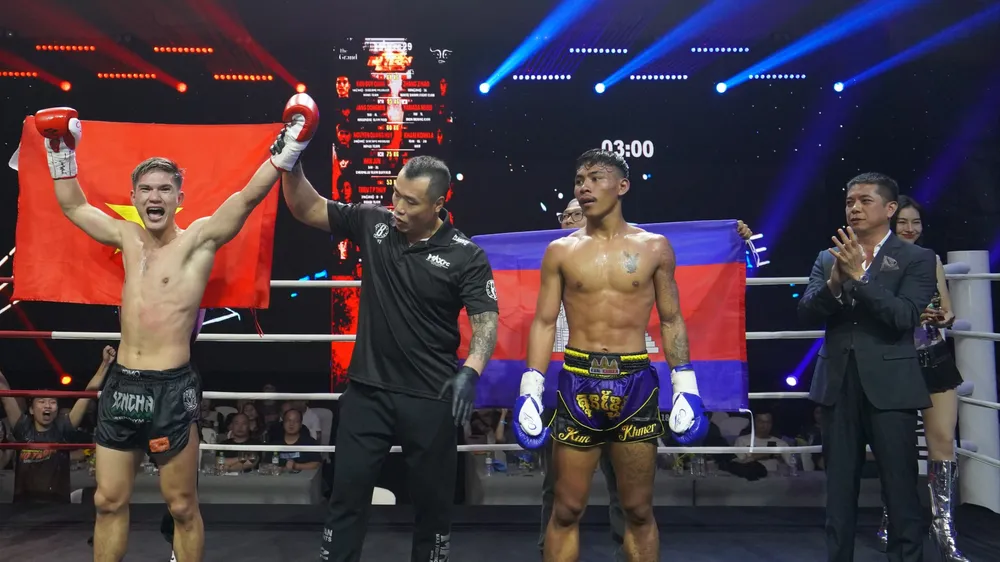 Quang Huy có chiến thắng trước Kham Konkla (Campuchia) ở hạng cân 60kg