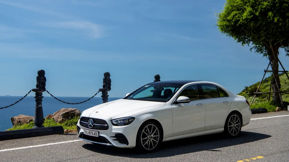 Dòng xe Mercedes-Benz E 300 AMG 