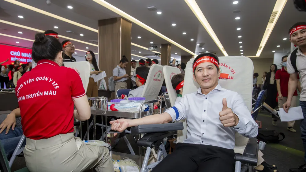 Gần 1.000 người hưởng ứng ngày hiến máu Chủ nhật đỏ cùng Amway