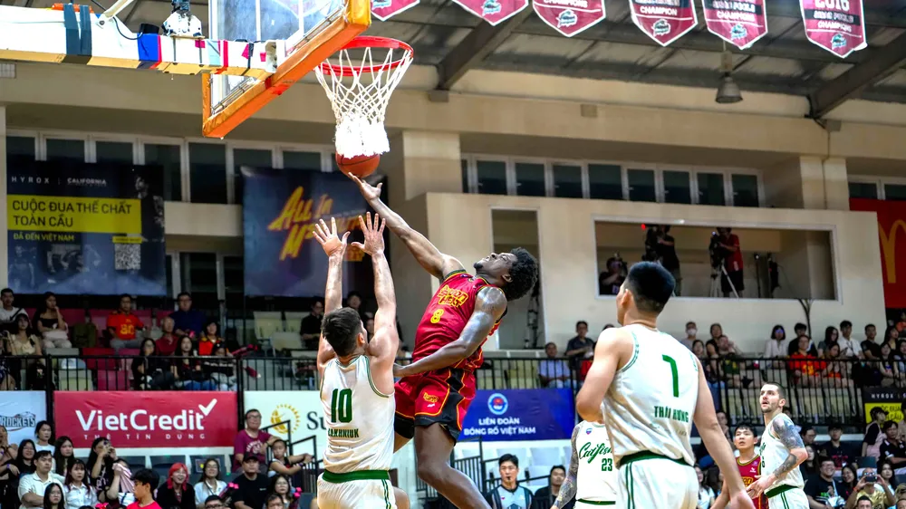 Saigon Heat vs Cantho Catfish 98-89: Với 30 điểm, 7 rebounds Jevonnie Scott giúp Saigon Heat thắng chung kết 1 và xứng đáng danh hiệu Player of the Game
