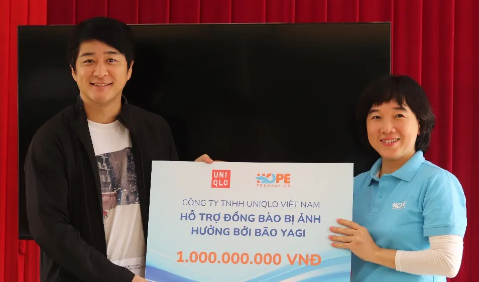 UNIQLO Việt Nam hỗ trợ các trường học các tỉnh miền Bắc 1 tỷ đồng và 9.000 trang phục RE.UNIQLO