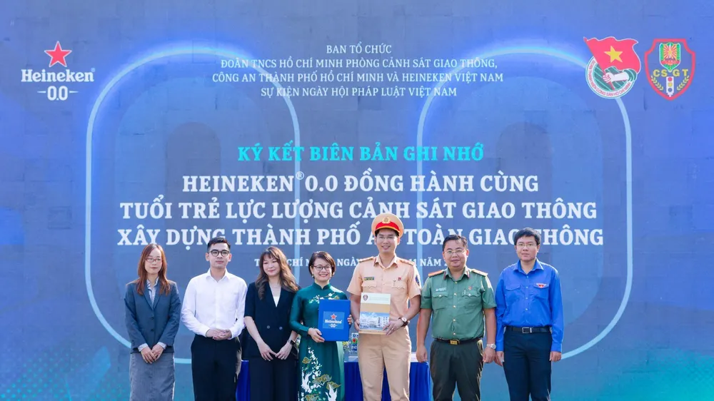 Heineken Việt Nam ký biên bản ghi nhớ cùng Đoàn Phòng CSGT TPHCM thúc đẩy văn hóa Uống có trách nhiệm