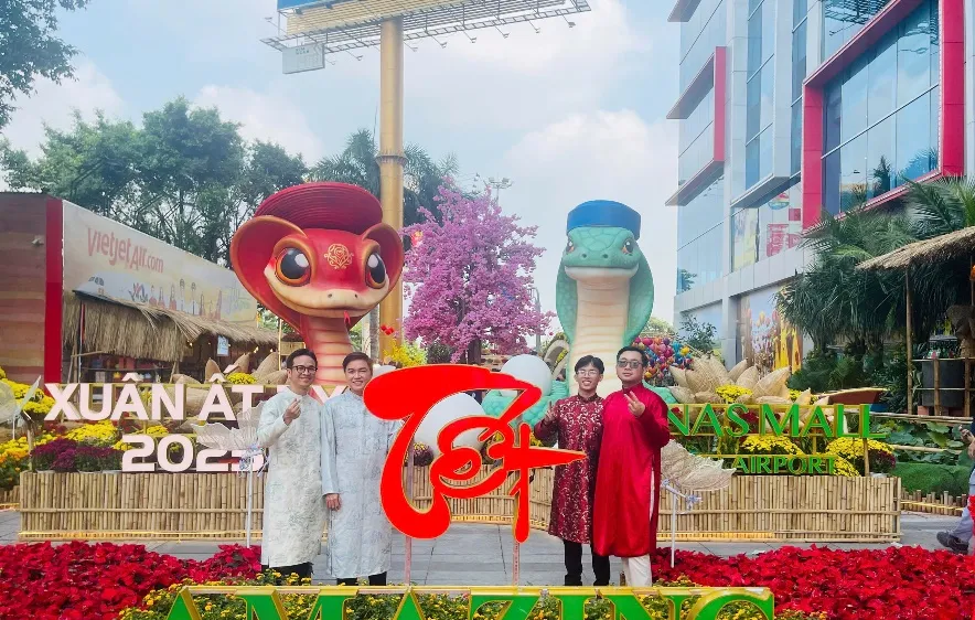 Đường hoa xuân Menas Mall 2025 - “Xuân hòa ca, Lộc thăng hoa”