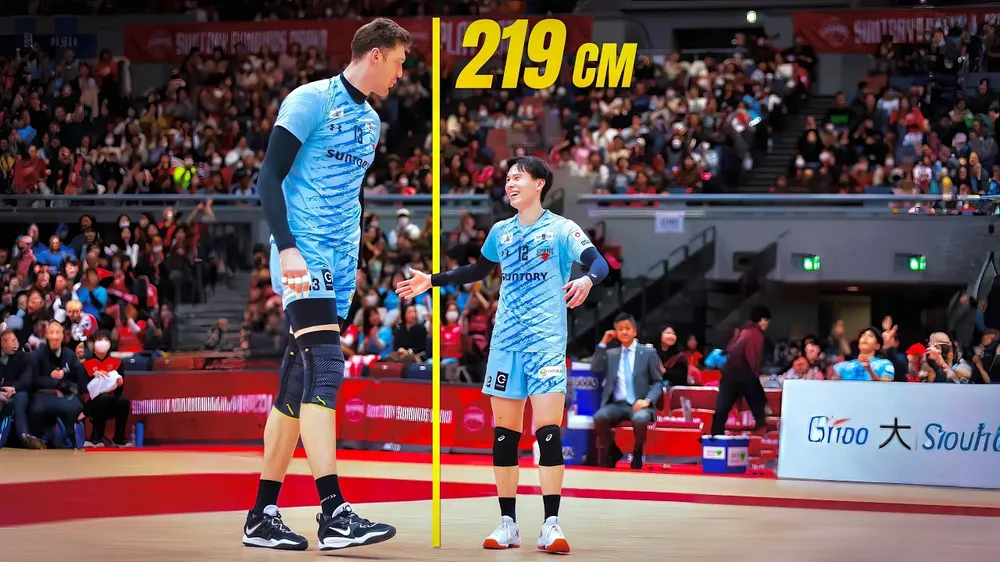 Miễn bàn với "máy đập" Dmitriy Muserskiy có chiều cao 2m19, nỗi sợ hãi của các tay chắn