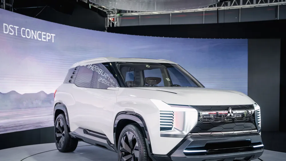 Mitsubishi DST Concept được trình làng