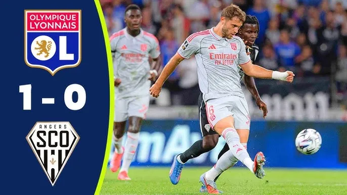 Lyon vs Angers 1-0: Thủ thành Hervr Koffi vuột mất bóng, Tanner Tessmann chớp thời cơ đệm bóng cận thành ghi bàn duy nhất