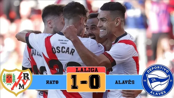 Rayo Vallecano vs Alaves 1-0: Pep Chavarria tạt bóng đẹp mắt, Alexandre Zurawski đánh đầu cận thành phút bù giờ, kịp giúp Rayo giành 3 điểm
