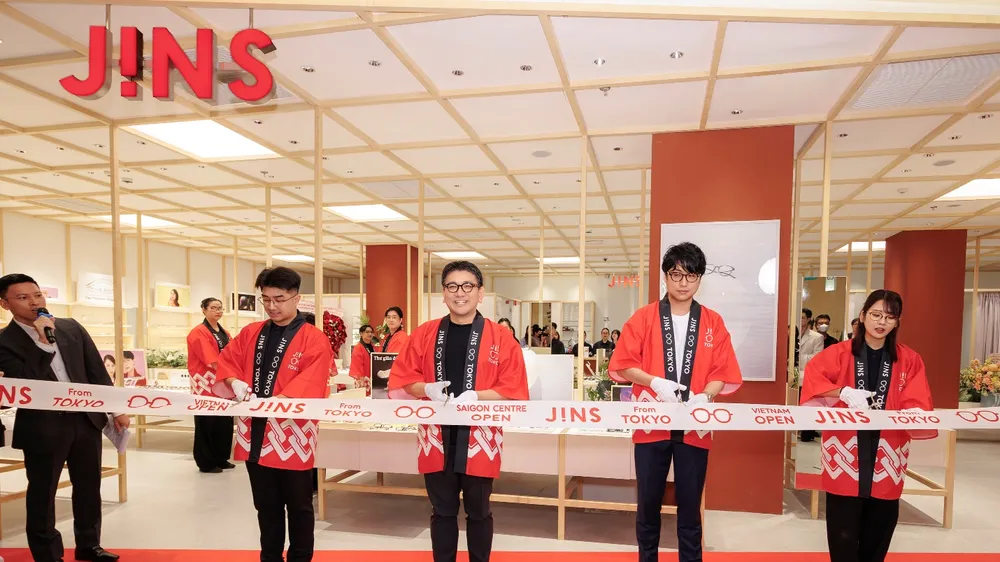 JINS (Nhật Bản) khai trương cửa hàng mắt kính đầu tiên tại Saigon Centre ngày 8-11