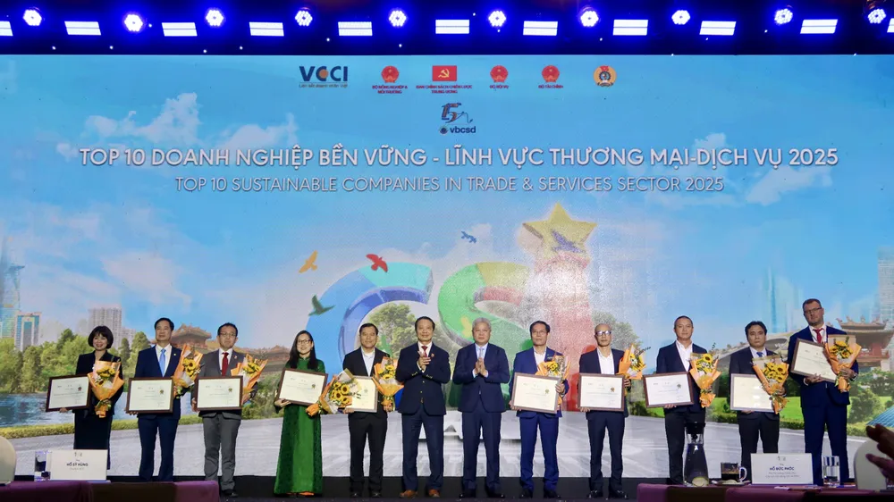 AEON Việt Nam 3 năm liền vào Tốp 3 Doanh nghiệp bền vững lĩnh vực Thương mại - Dịch vụ