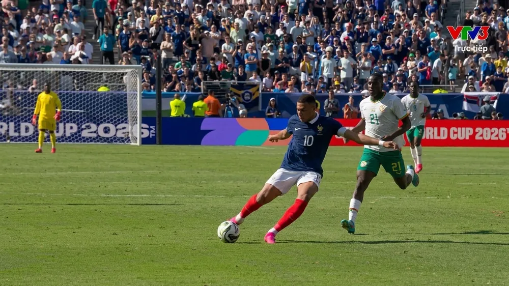 Olise căng ngang, Mbappe tung cú sút cực căng từ ngoài vòng cấm hạ thủ môn Mendy, ghi cú đúp bàn thắng, Pháp dẫn trước tỷ số 3-1