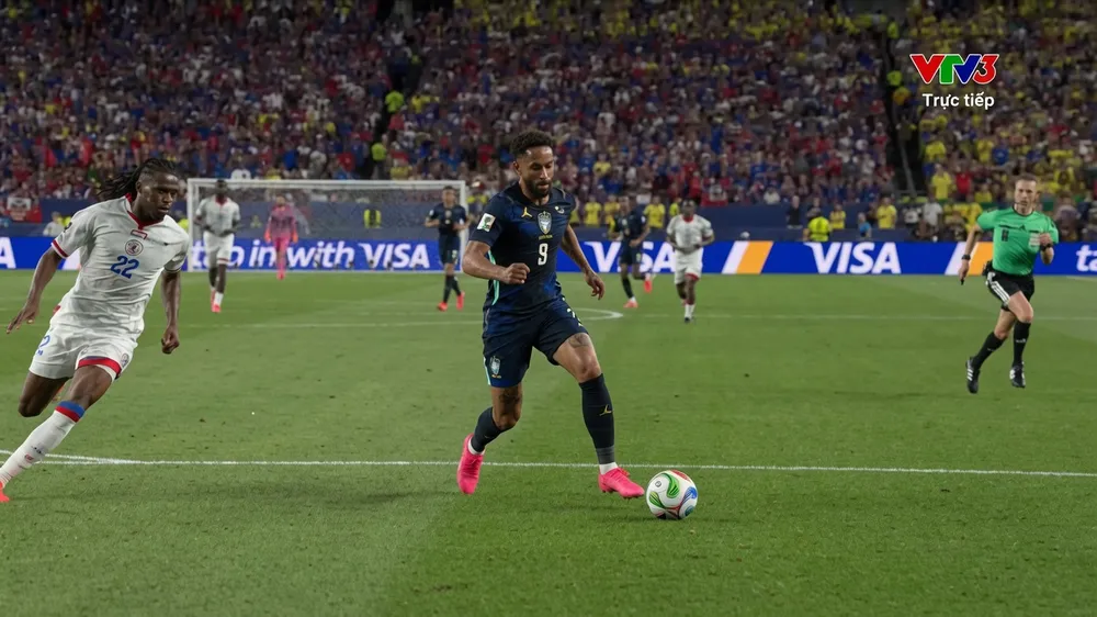 Vinicius chọc khe, Cunha sút tung nóc lưới, lần 2 hạ thủ môn Placide. Brazil dẫn trước 2-0