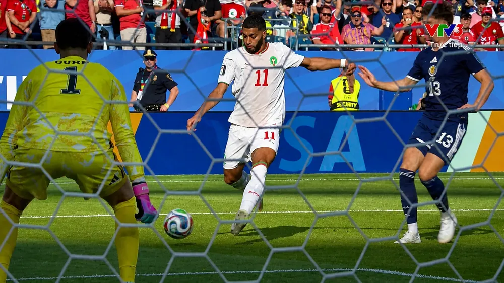 Ngay phút thứ 2, Saibari dứt điểm chéo góc phá lưới thủ môn Gunn mở tỷ số 1-0 cho Morocco