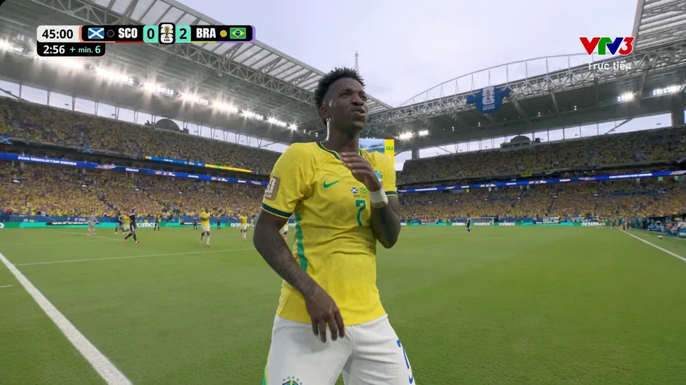 Vinicius Junior di chuyển thông minh và đánh đầu cận thành, dễ dàng nhân đôi cách biệt cho Brazil