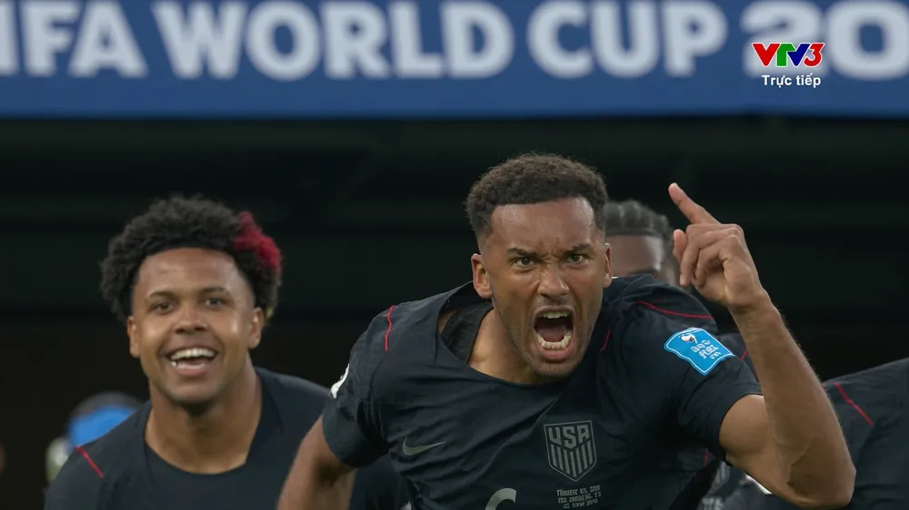 Sebastian Berhalter kiến tạo phạt góc, Auston Trusty dứt điểm sút chính xác mở tỷ số 1-0 