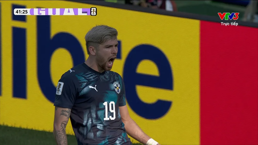 Galarza tạt vào từ cánh phải, Enciso đánh đầu hạ thủ môn Neuer mở tỷ số 1-0 cho Paraguay