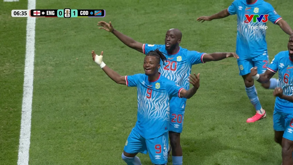 Cipenga bất ngờ hạ thủ môn Pickford, giúp CHDC Congo sớm dẫn trước tuyển Anh