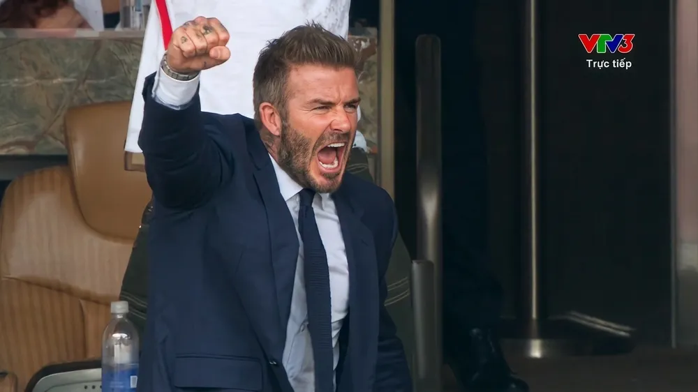 Gordon kiến tạo, Bellingham sút chéo góc hạ thủ môn Nyland, gỡ hoà đẹp mắt cho "Tam Sư", huyền thoại David Beckham reo hò 