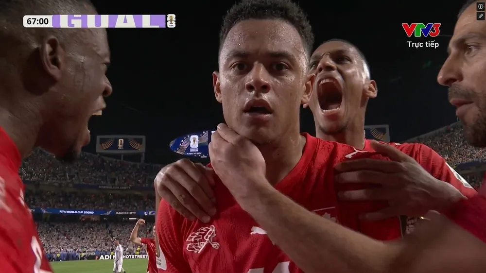 Rodriguez kiến tạo, Ndoye tung cú dứt điểm chéo góc cận thành gỡ hòa 1-1 cho Thụy Sĩ