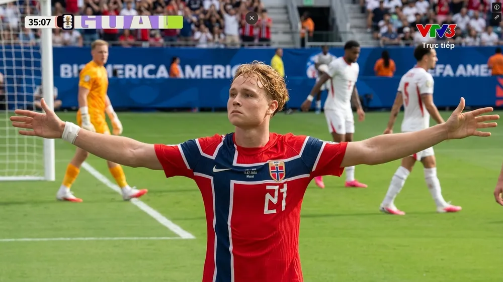 Harry Kane để mất bóng, Schjelderup chớp thời cơ tung cú cứa lòng hạ thủ môn Pickford mở tỷ số cho Na Uy