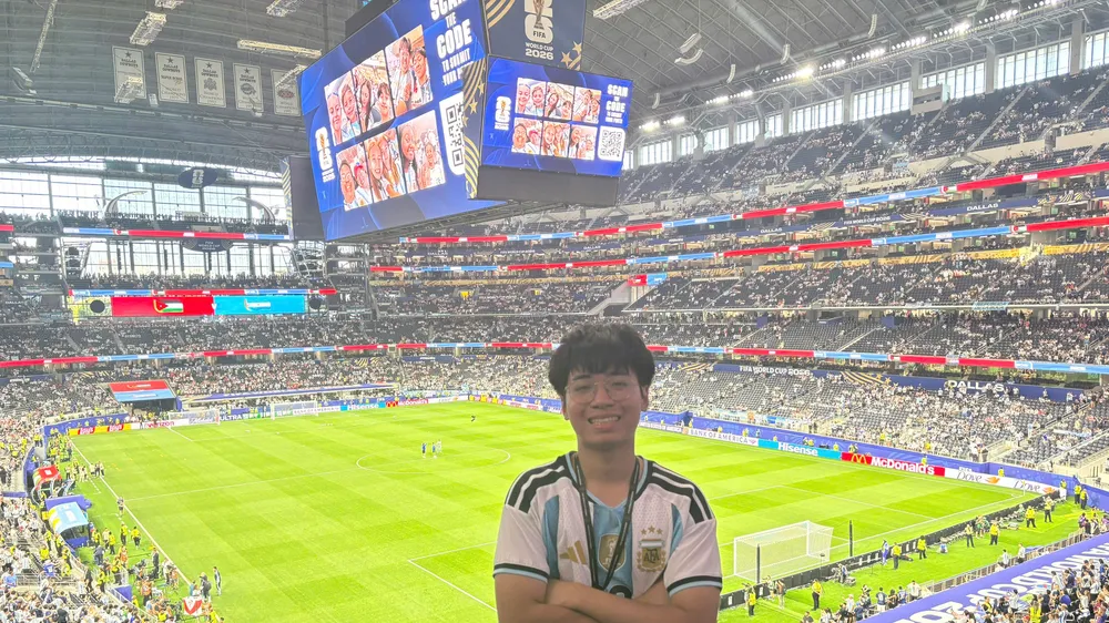 Tiếp cận thần tượng từ… khán đài World Cup