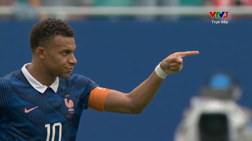 Dembele chuyền, Olise và Mbappe nhịp nhàng hạ thủ môn Henderson, Mbappe hoàn thành cú đúp giúp tuyển Pháp rút ngắn tỷ số 3-4