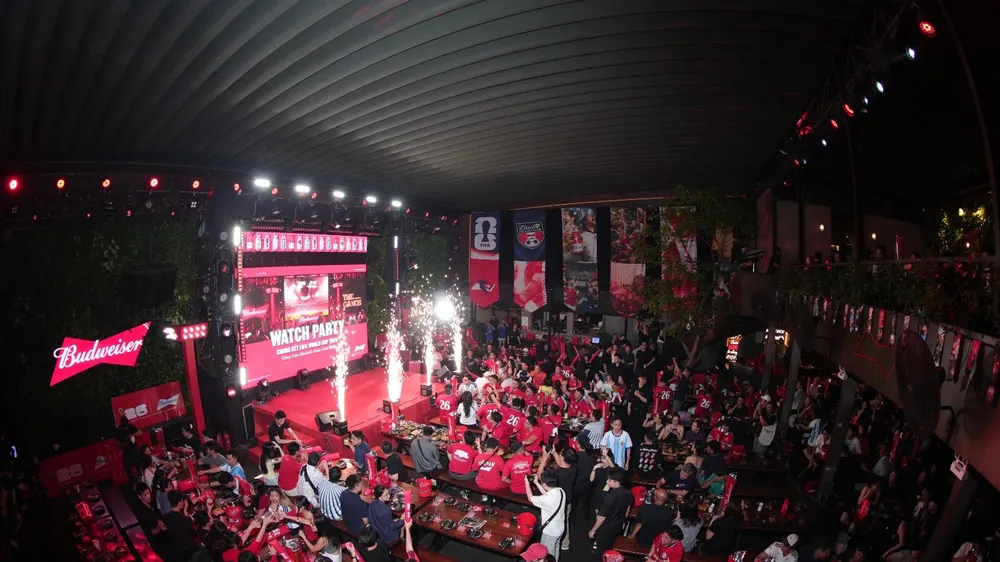 Các quán bar đã trở thành những sân vận động thu nhỏ trong suốt mùa giải FIFA World Cup 2026™