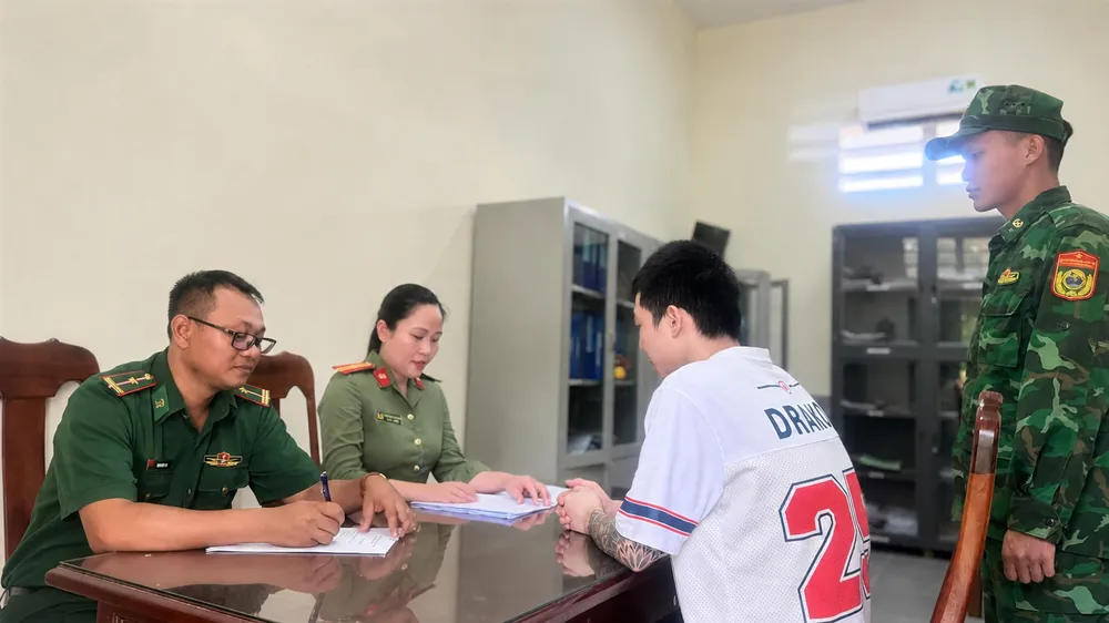 Cục Quản lý xuất nhập cảnh xác minh thông tin các công dân Việt Nam