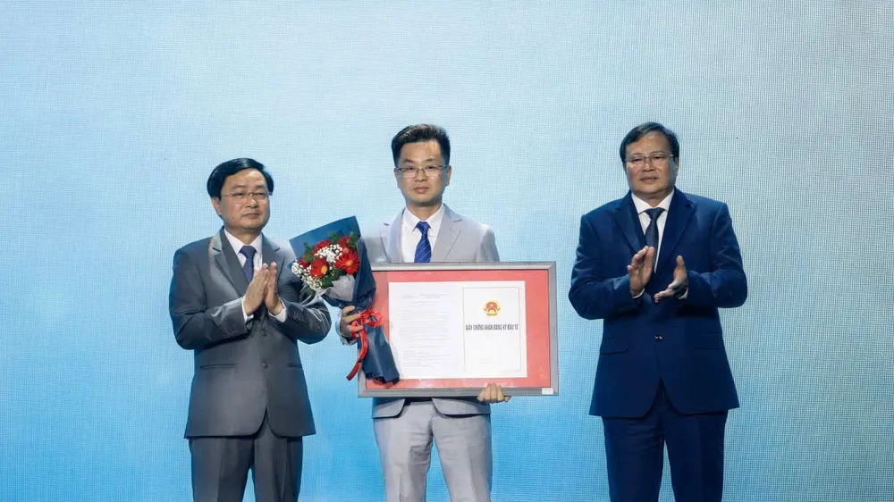 Đại diện Leachan Vietnam nhận Giấy chứng nhận đăng ký đầu tư tại Hội nghị Xúc tiến đầu tư tỉnh Tây Ninh năm 2026