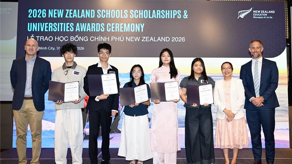 Thêm 18 học sinh Việt Nam nhận học bổng chính phủ theo học trung học và đại học tại New Zealand