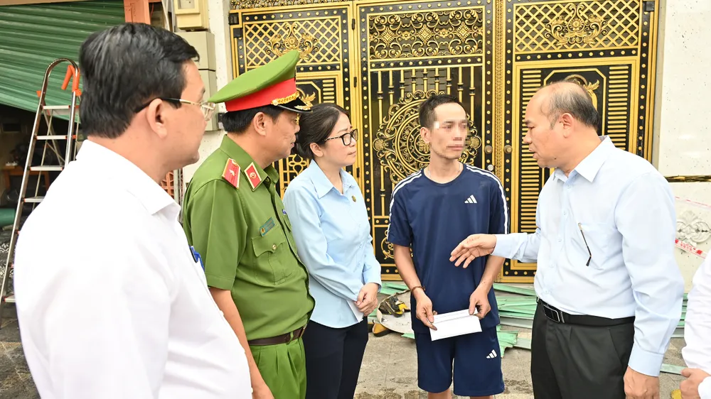 Lãnh đạo TPHCM thăm hỏi, động viên gia đình nạn nhân trong vụ cháy trên đường Trần Hưng Đạo