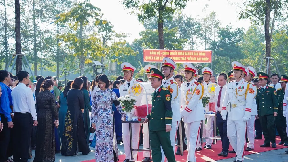 Trang trọng lễ viếng và an táng hài cốt liệt sĩ