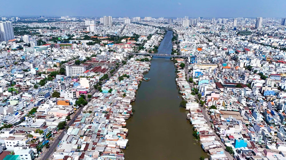Bờ Bắc kênh Đôi đã thông thoáng mặt bằng