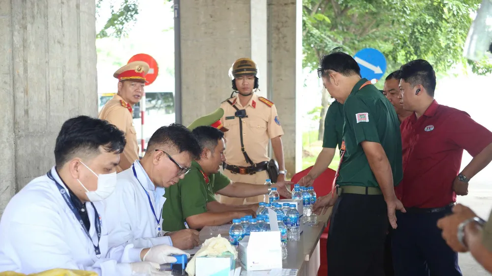 Kiểm tra ma túy 63 tài xế tại Bến xe Miền Đông mới