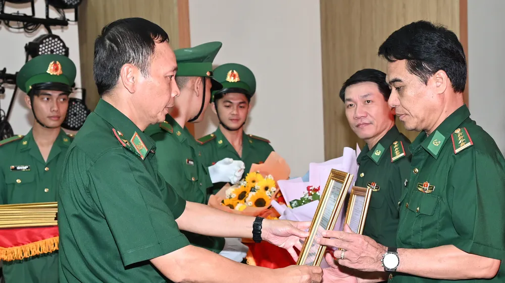 Bộ Tư lệnh Bộ đội Biên phòng khen thưởng các lực lượng phá án ma túy, vàng lậu