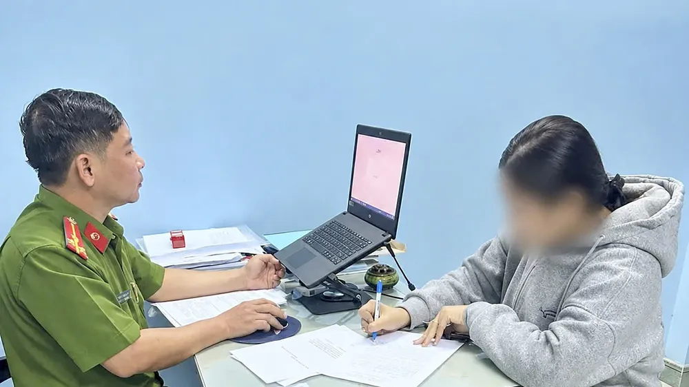 Rơi mất điện thoại, cô gái và bạn trai lên kịch bản báo "bị cướp giật"