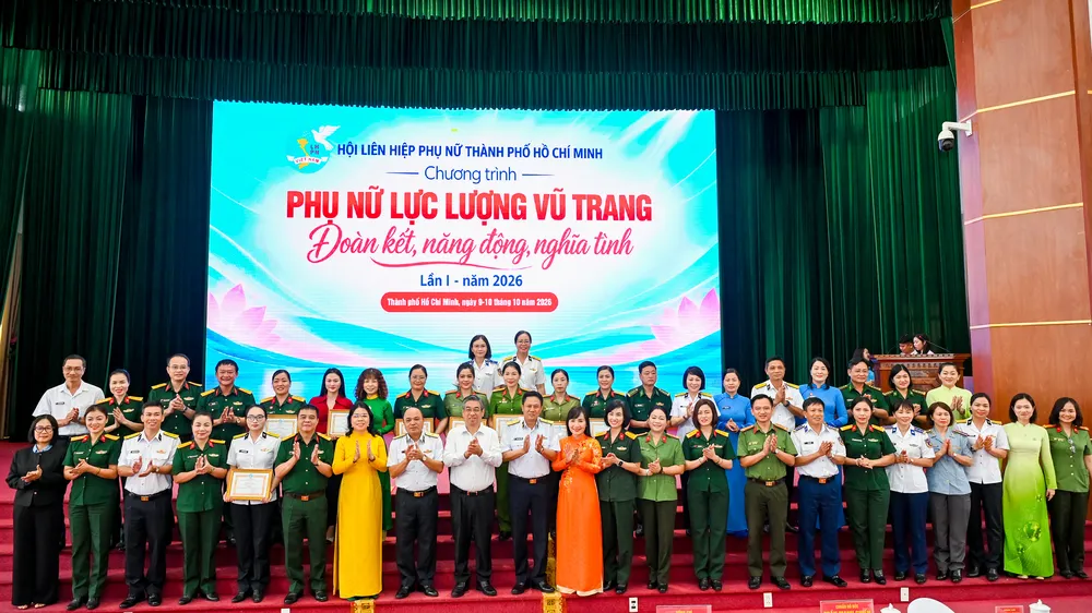 Phụ nữ lực lượng vũ trang đoàn kết, năng động, nghĩa tình