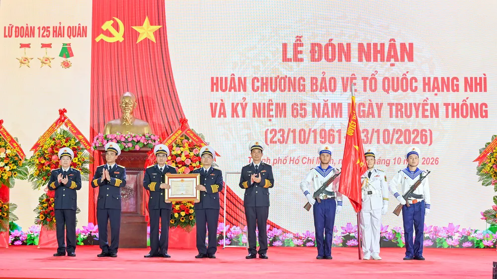 Lữ đoàn 125 Hải quân đón nhận Huân chương Bảo vệ Tổ quốc hạng nhì