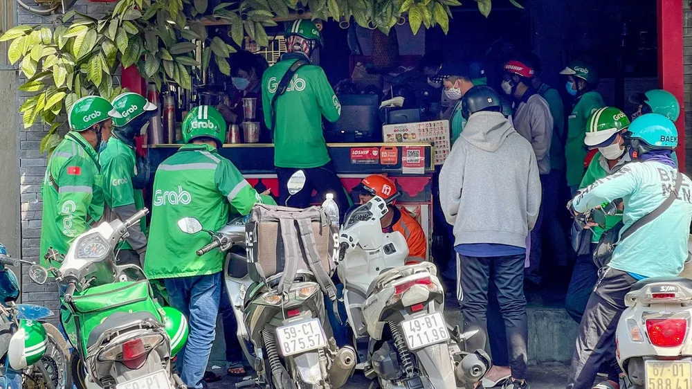 Tài xế xe công nghệ cần “tấm lưới” an sinh