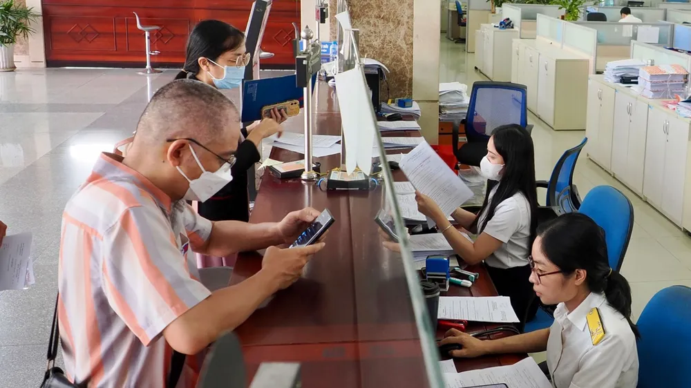 Đừng để tới sân bay mới biết không được xuất cảnh!