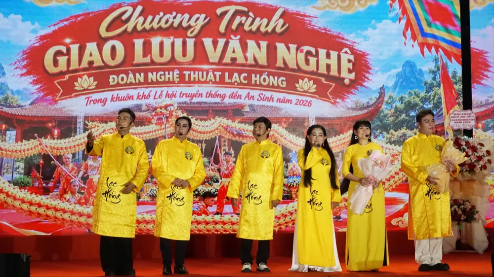 Cải lương ngân vang giữa mùa hội phương Bắc