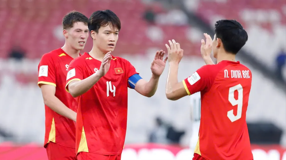 HLV Kim Sang-sik tính toán làm mới đội hình