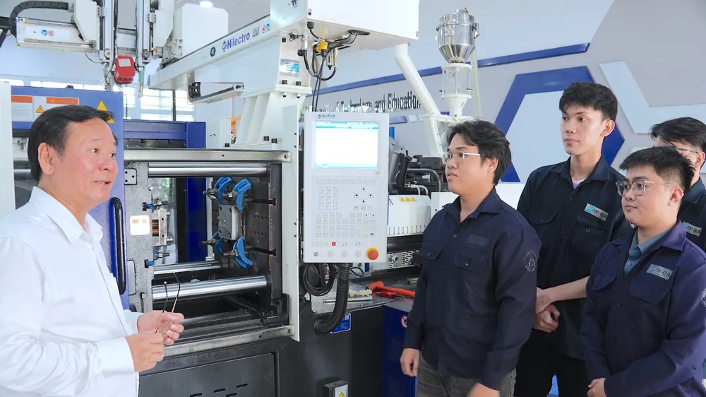 Doanh nghiệp khát kỹ sư, người trẻ chật vật tìm việc