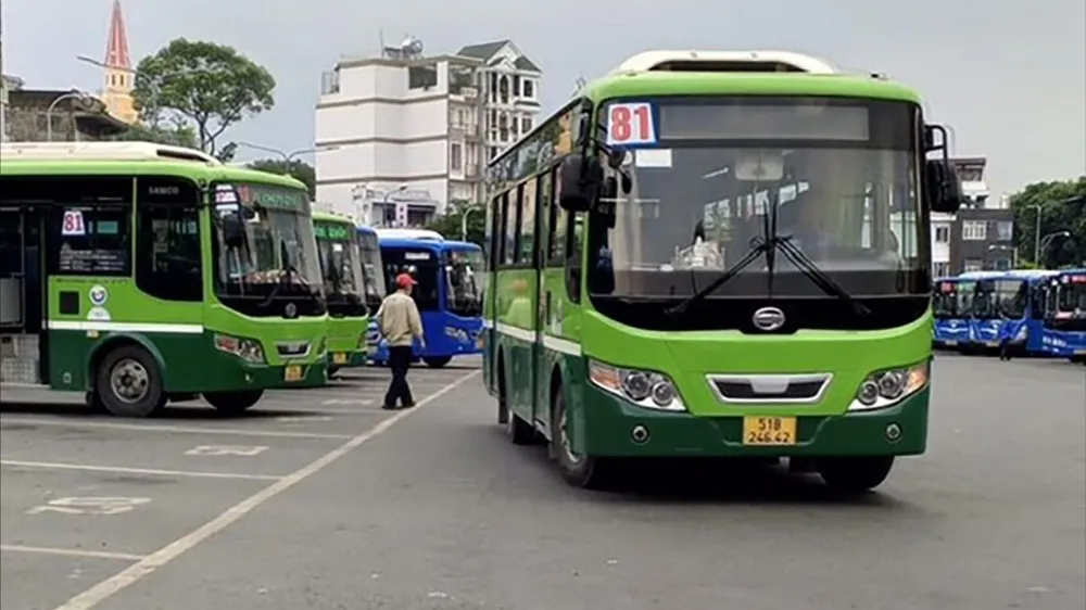 Dự thảo toàn bộ xe buýt chạy bằng điện vào năm 2030: Còn băn khoăn, lo lãng phí