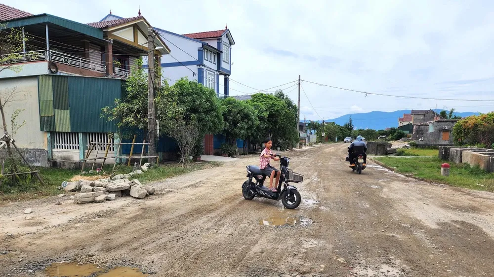 Hà Tĩnh thi công đoạn đường 400m sau gần 14 năm gián đoạn