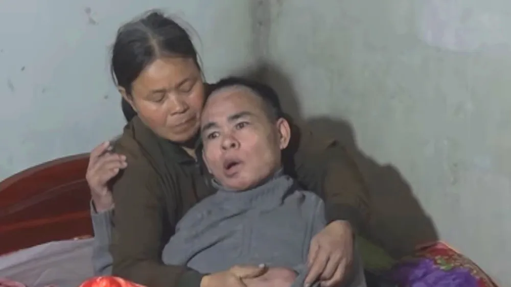 Chồng liệt nằm một chỗ, vợ bị tai nạn cụt chân