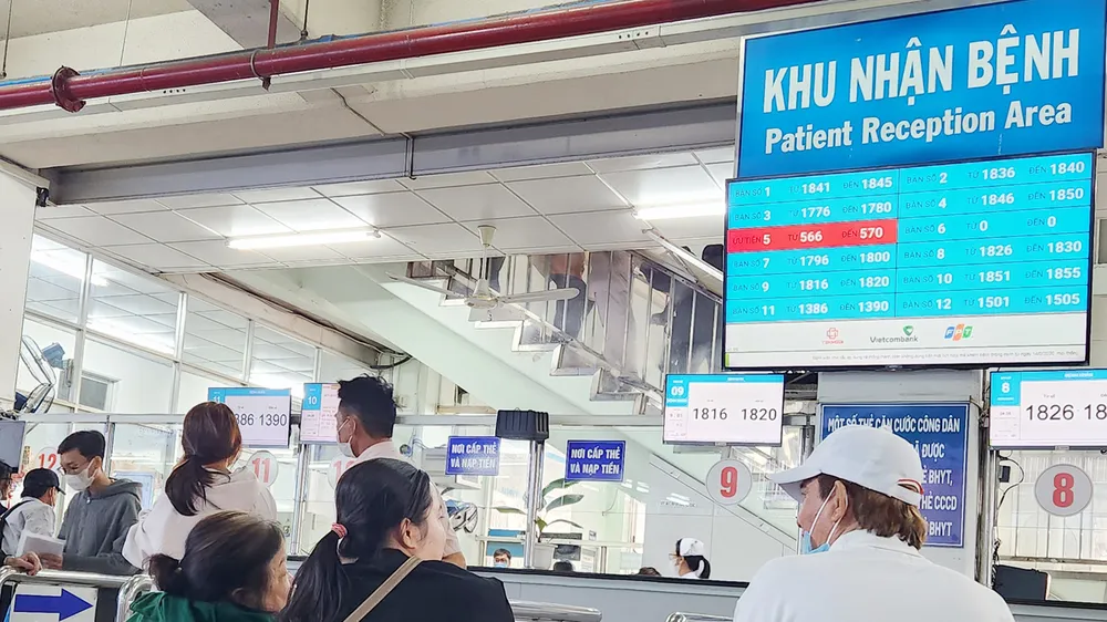 Khám chữa bệnh bảo hiểm y tế: Loay hoay với giấy chuyển tuyến
