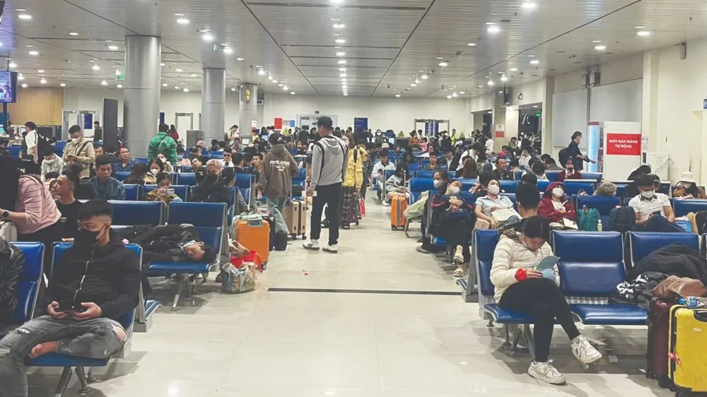 Sân bay, bến xe bắt đầu quá tải